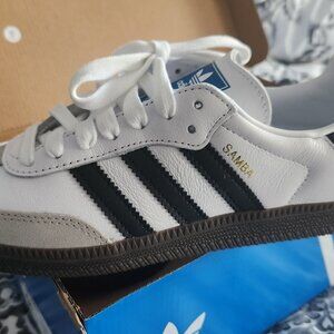 Brand new 6.5 Adidas Samba White and Black Sneakers